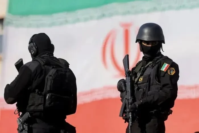 বিক্ষোভকারীদের ইরানি প্রতিষ্ঠান দখল করতে বল‌লেন ট্রাম্প, হুঁশিয়ারি সত্ত্বেও আ‌ন্দোলন দমা‌তে এরফানের ফাঁসি আজ